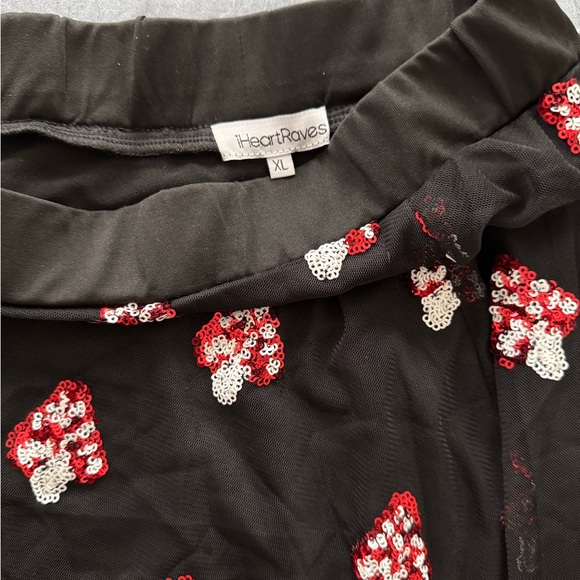 iHeartRaves Black and Red Mushroom Fit - Picture 3 of 6